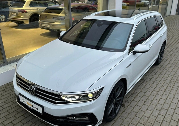 Volkswagen Passat cena 209900 przebieg: 15000, rok produkcji 2023 z Niepołomice małe 781